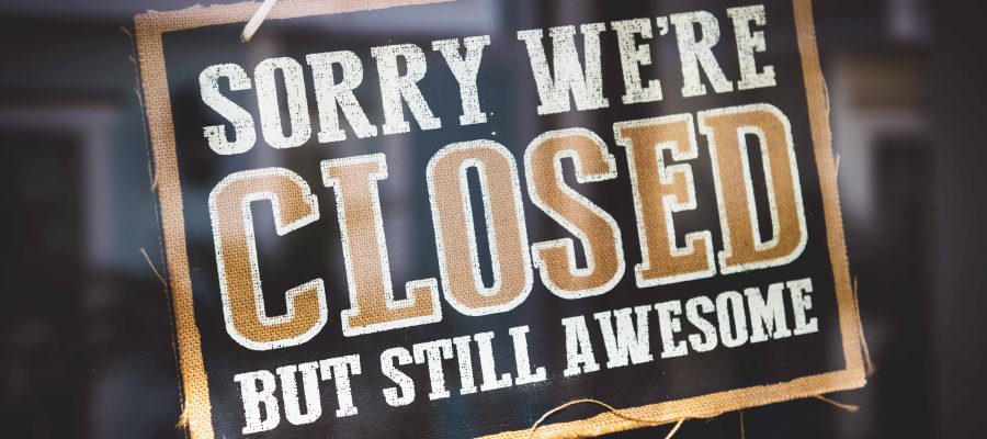 Schild an der Tür Sorry we're closed